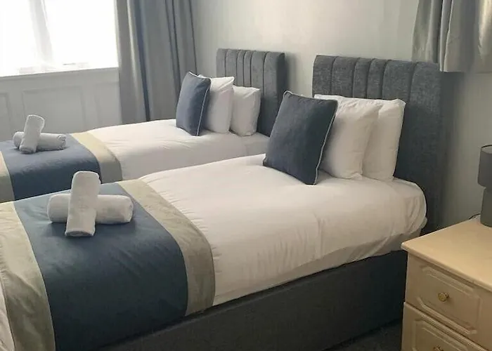 Отель Cumbria Park